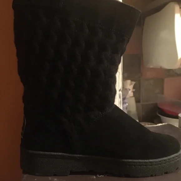 NWT Black Suede & Sheepskin Cable Knit Buckle Bear Paw Candice Boots - Picture 7 of 13